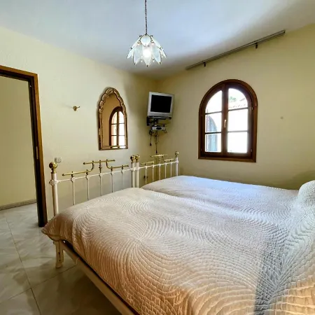 Oceano With Private Heated Pool, Aircon And Seaview וילה